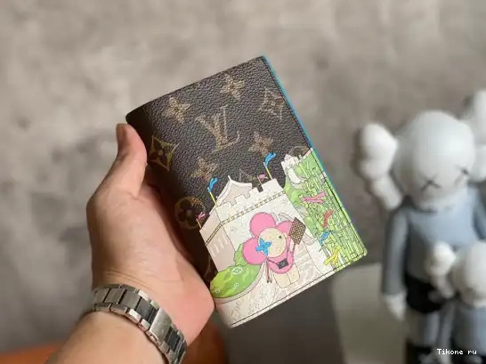 VUITTON LOUIS PASSPORT COVER 0523